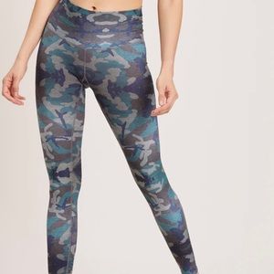 Niyama Sol camo barefoot leggings in fatigue NWT